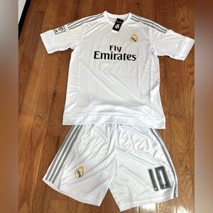 NWT REAL MADRID FLY EMIRATES SOCCER JERSEY AND SHORTS #10 JAMES  SIZE 3XL